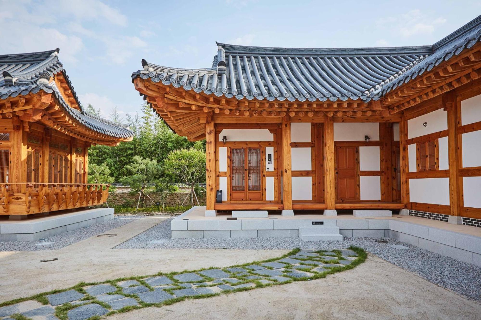 Hanok Stay Namwonyechon By Kensington Exterior photo