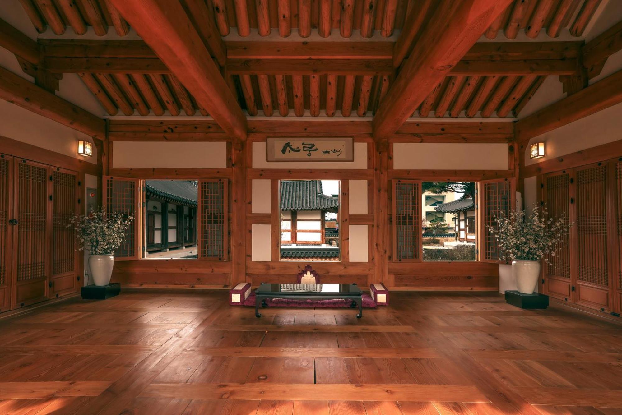Hanok Stay Namwonyechon By Kensington Exterior photo