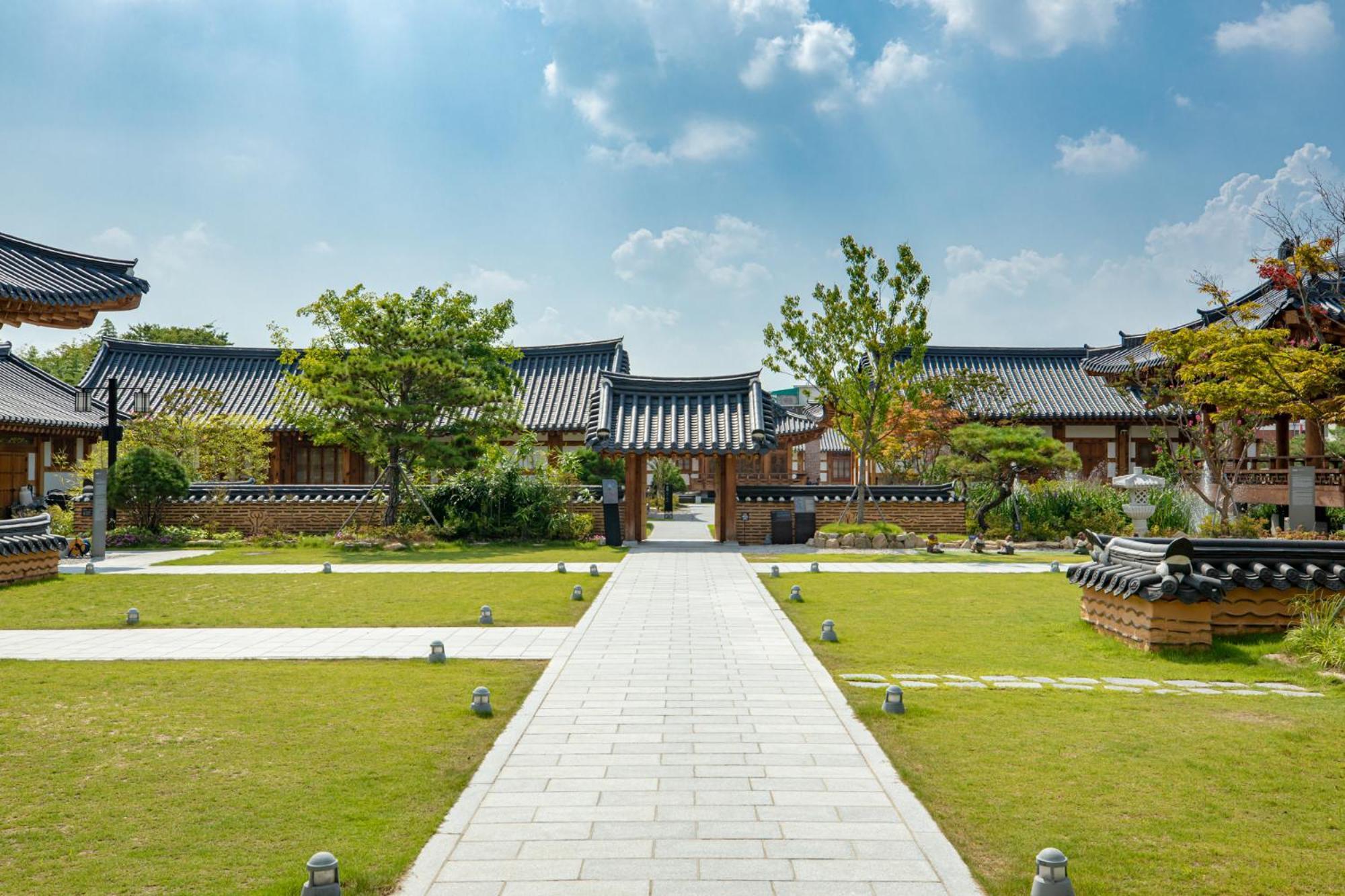 Hanok Stay Namwonyechon By Kensington Exterior photo